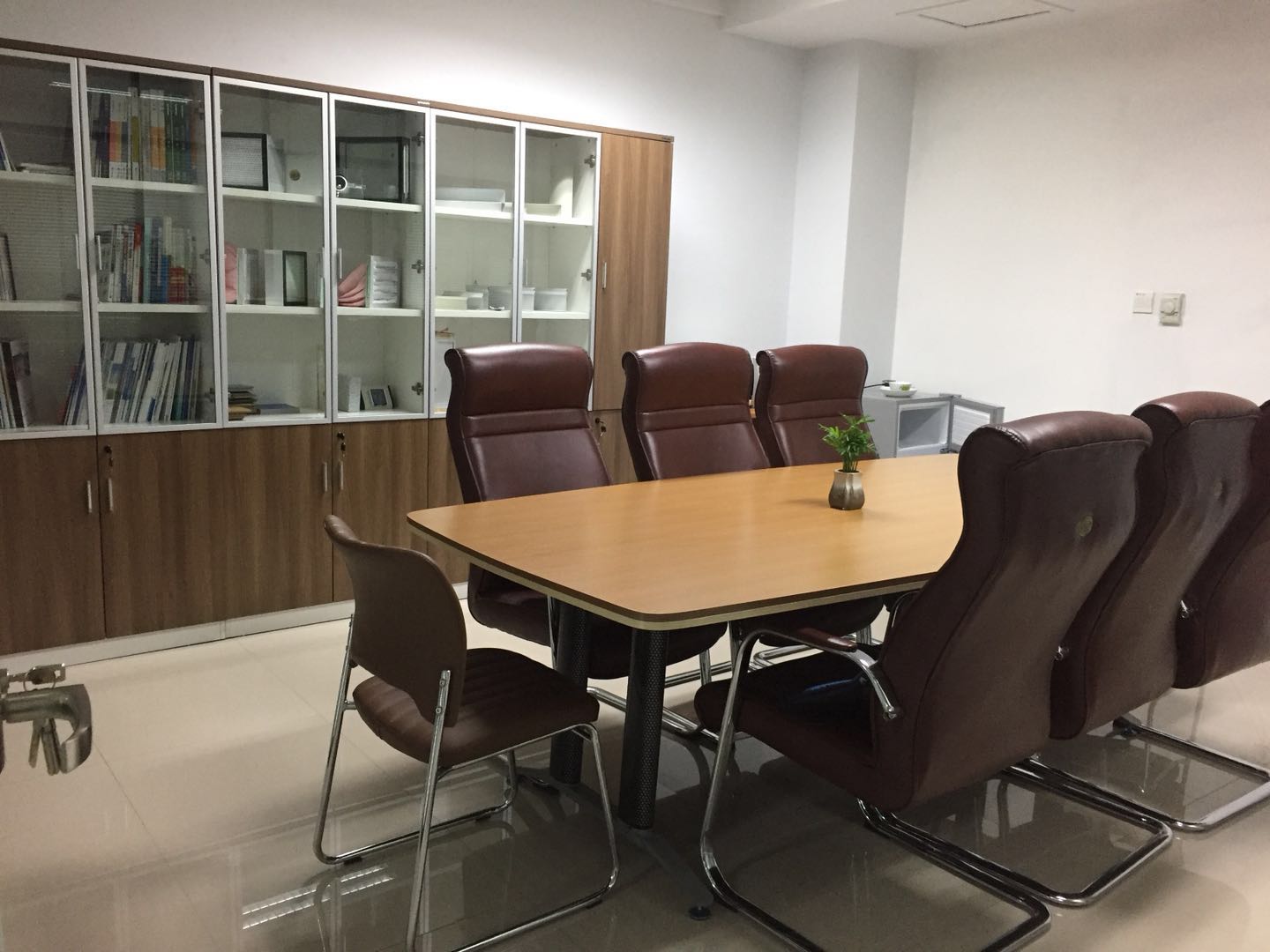 k8凯发净化会议室